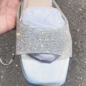 LIGHT UP THE ROOM AND BELLISHED MULES PREMIERE TO SILVER.